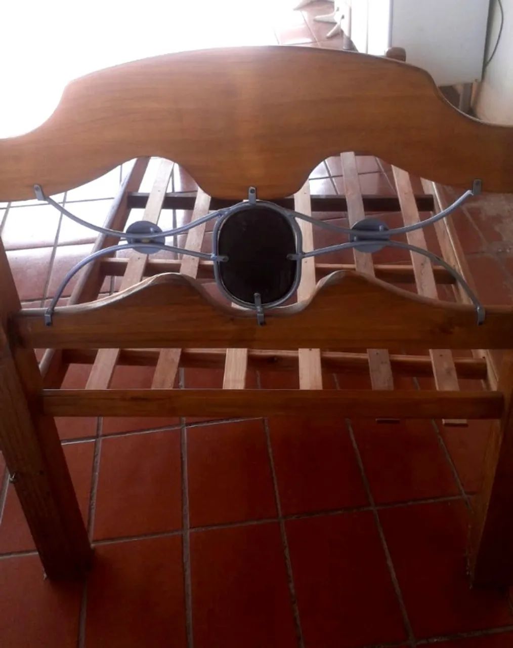Cama em madeira maciça solteirão usada  - Foto 4