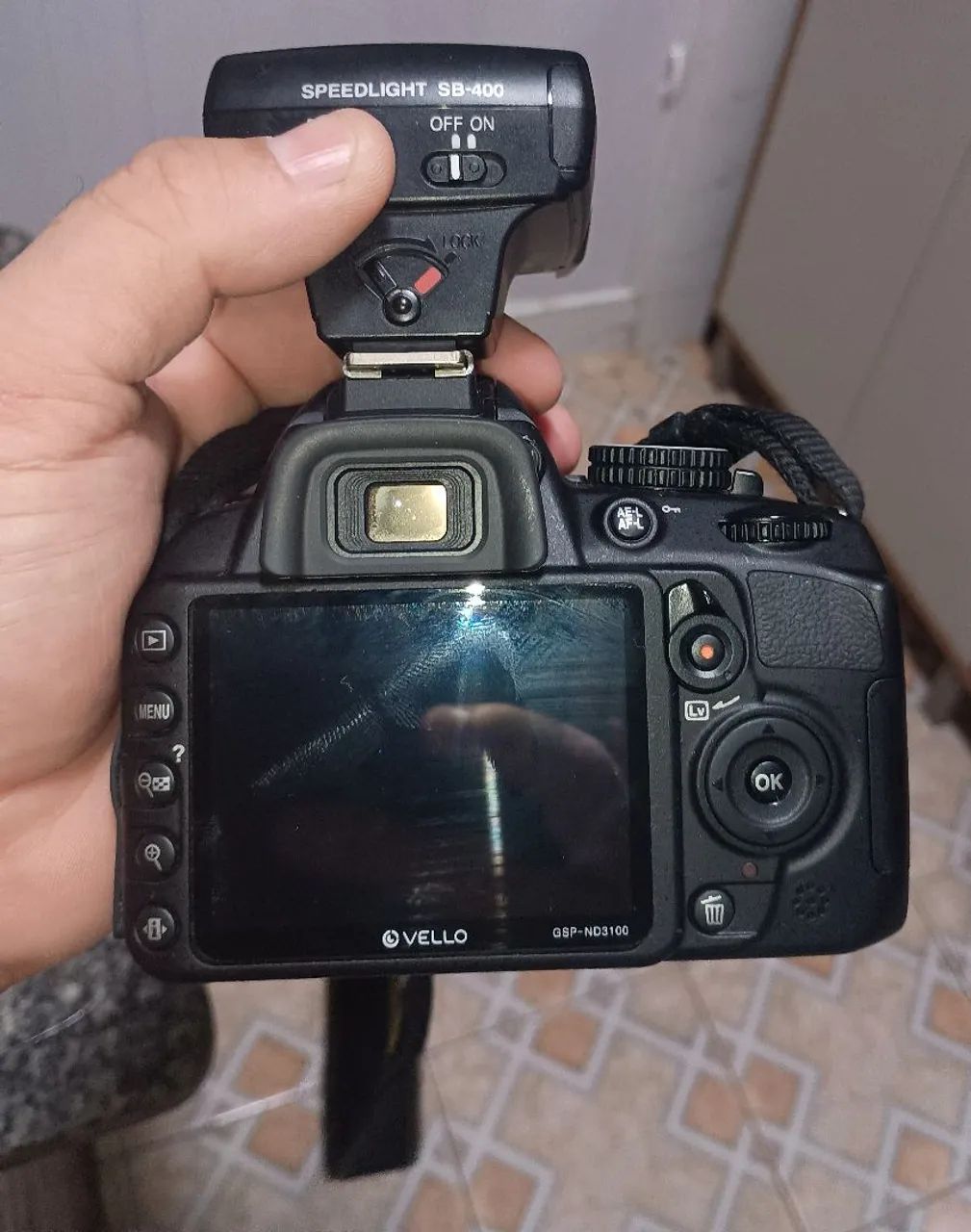 D3100