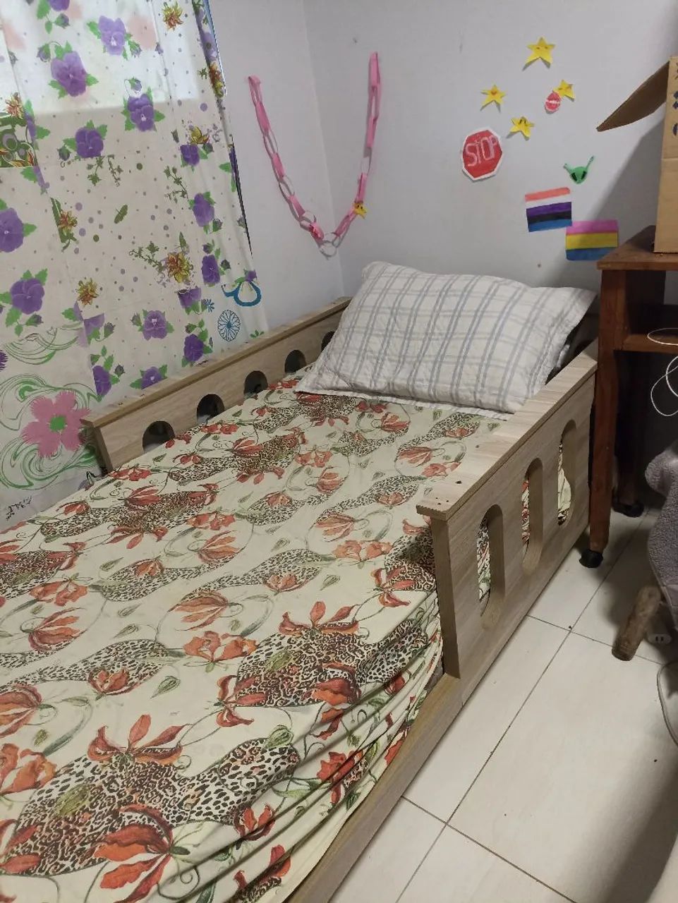 Vendo cama infantil SEM COLCHÃO 