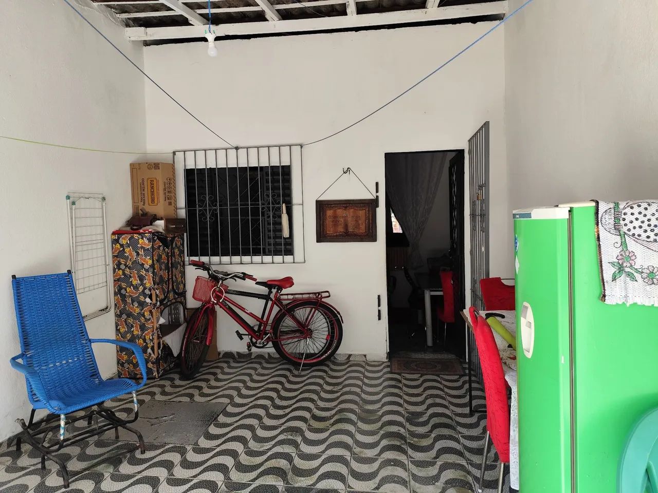 CASA CONFORTÁVEL E BEM LOCALIZADA. - Foto 2