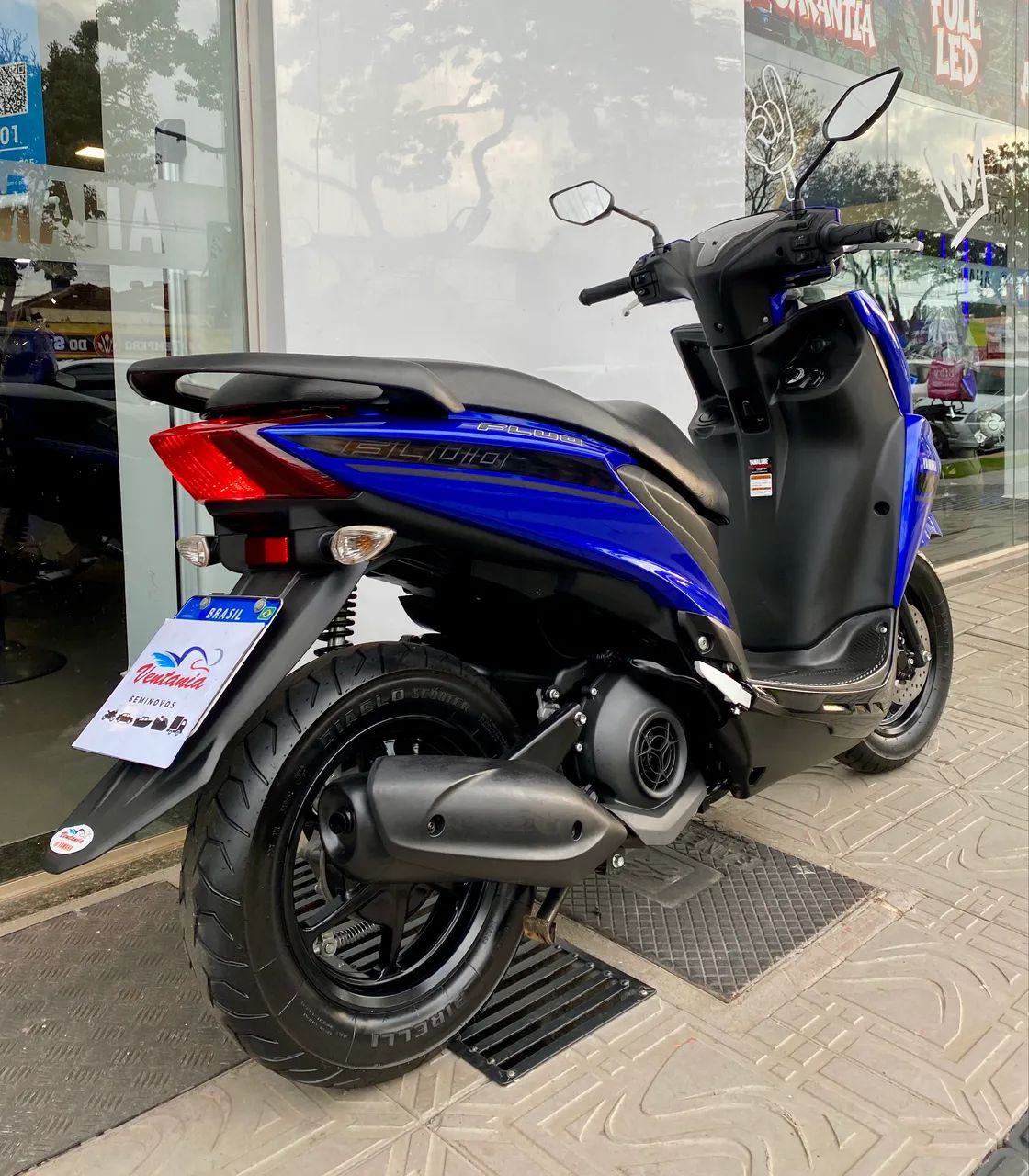 YAMAHA FLUO 125 2024 - Foto 3