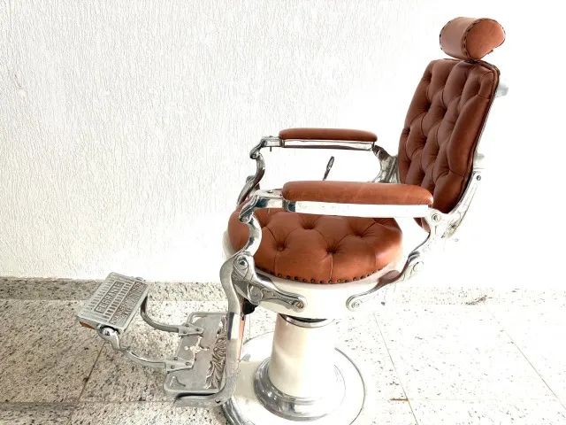 Cadeira de barbeiro antiga - Foto 2