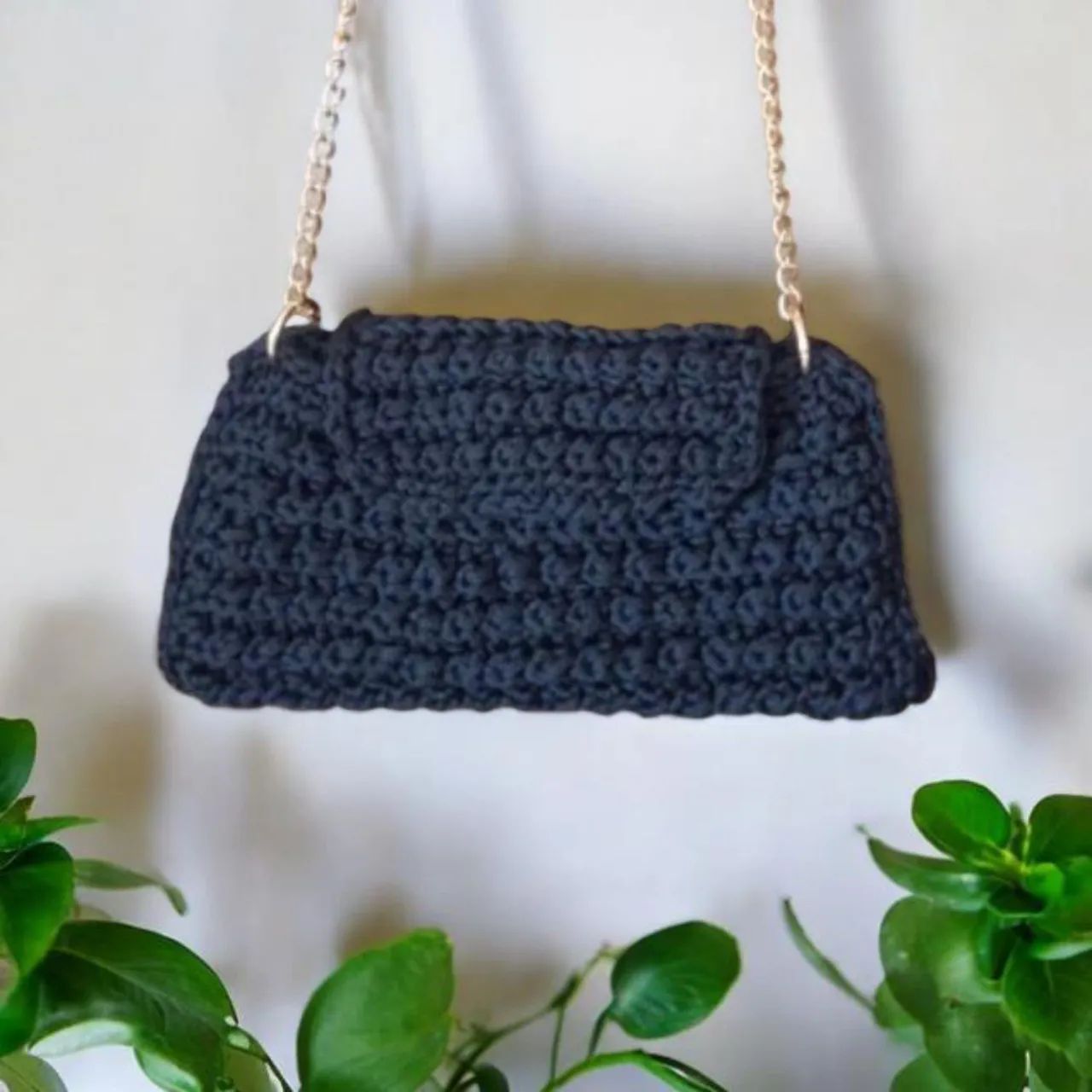 Bolsa Croche Preta Corrente Dourada - Foto 3