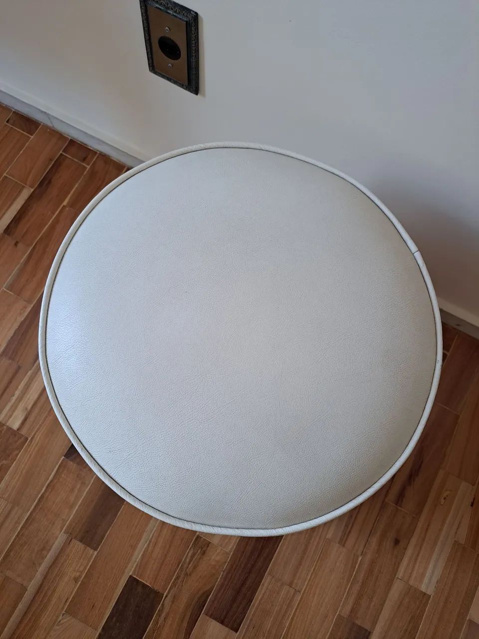 Puff branco em couro - Foto 2