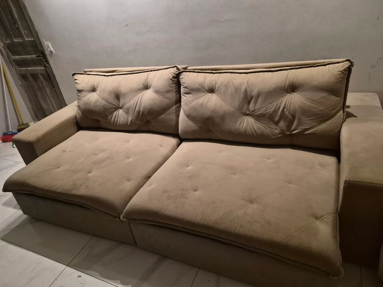 Sofá 3.3 metros 4 lugares - Foto 2