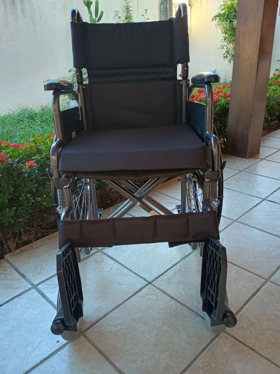 Cadeira de Rodas Nova marca Dellamed.
