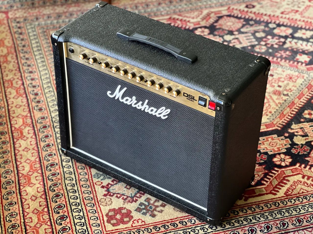 Marshall DSL40C com Celestion V30 - Foto 4