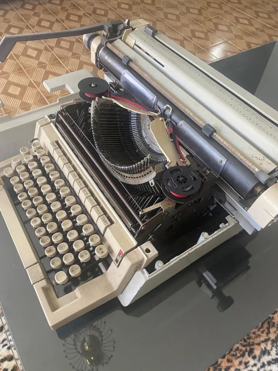 Vintage Typewriter - Olivetti Linea 98 Brand