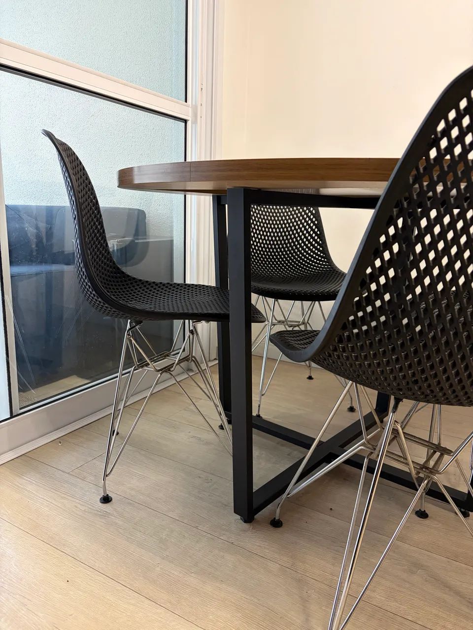 Conjunto Mesa + 4 cadeiras  - Foto 4