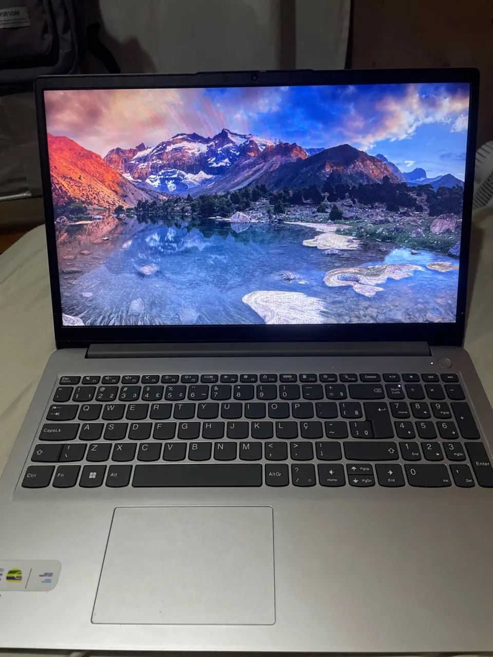 Vendo notebook Ideapad novíssimo 