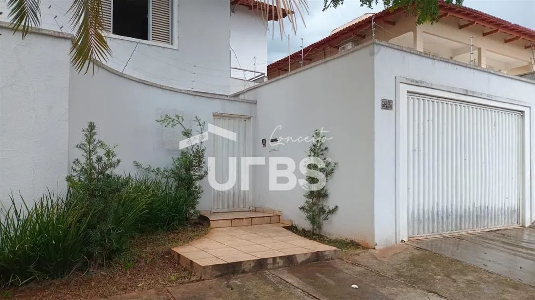 Sobrado Residencial ou Comercial no Setor Nova Suiça, amplo e bem localizado