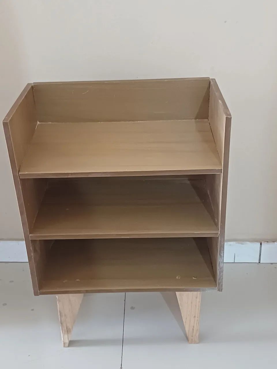 Mesa cabeceira  ( criado  mudo)