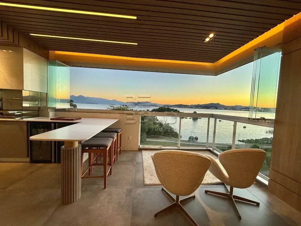Apartamento frente mar com 5 dormitórios no Abraão - Foto 2