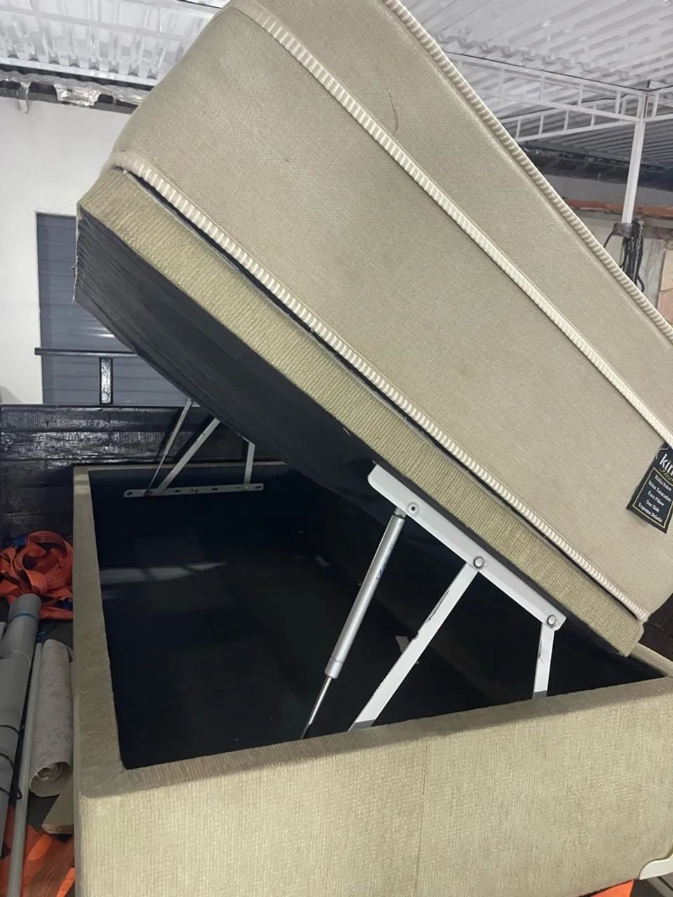 Vendo cama de solteiro com baú! - Foto 4