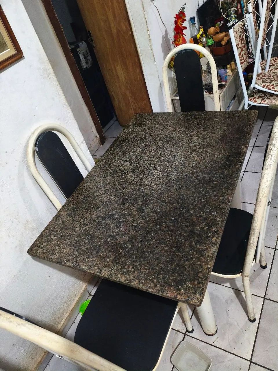 Mesa 4 cadeiras granito