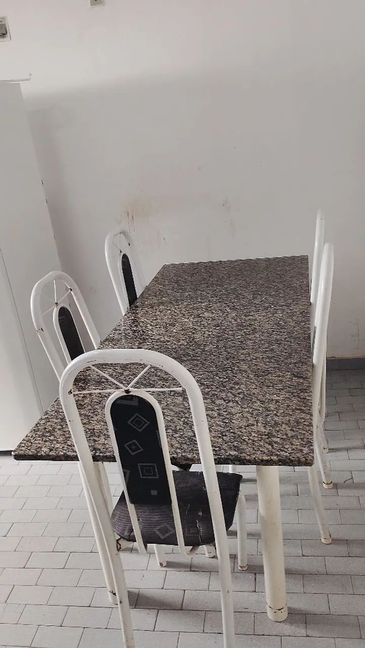 Mesa de mármore com 5 cadeiras - Foto 3