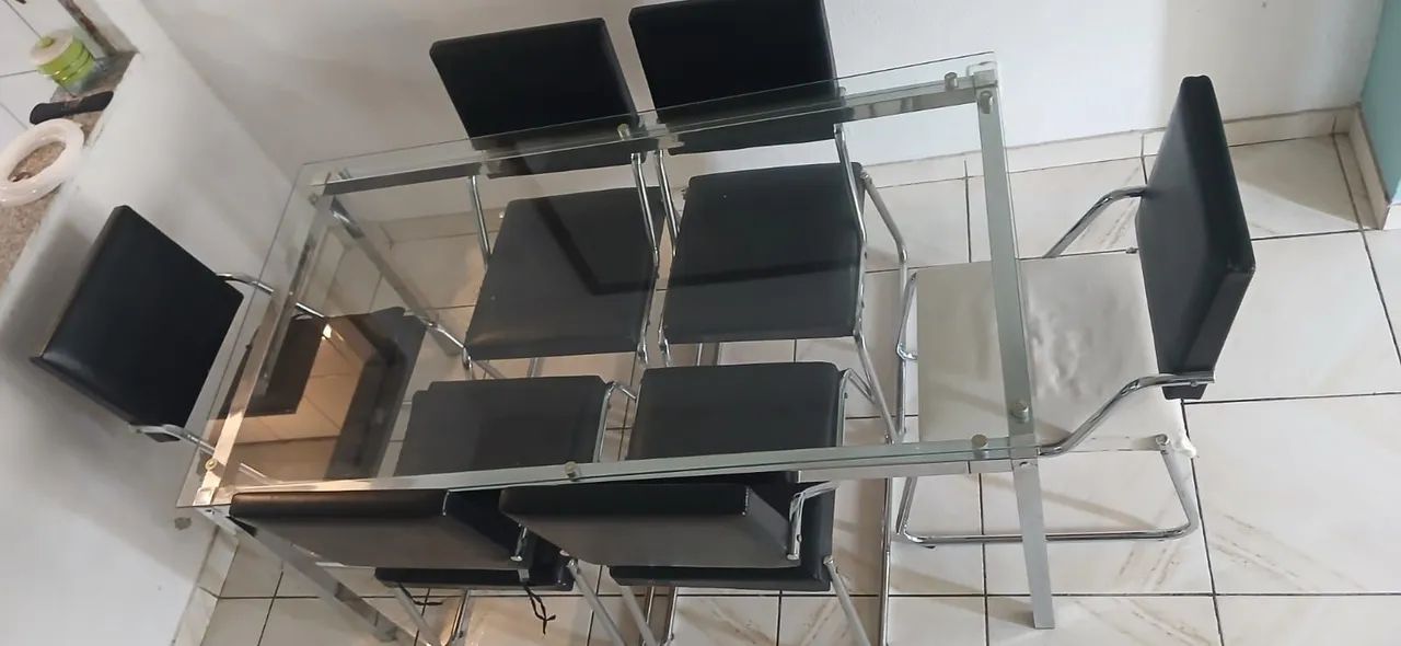 Mesa retangular de vidro e inox
