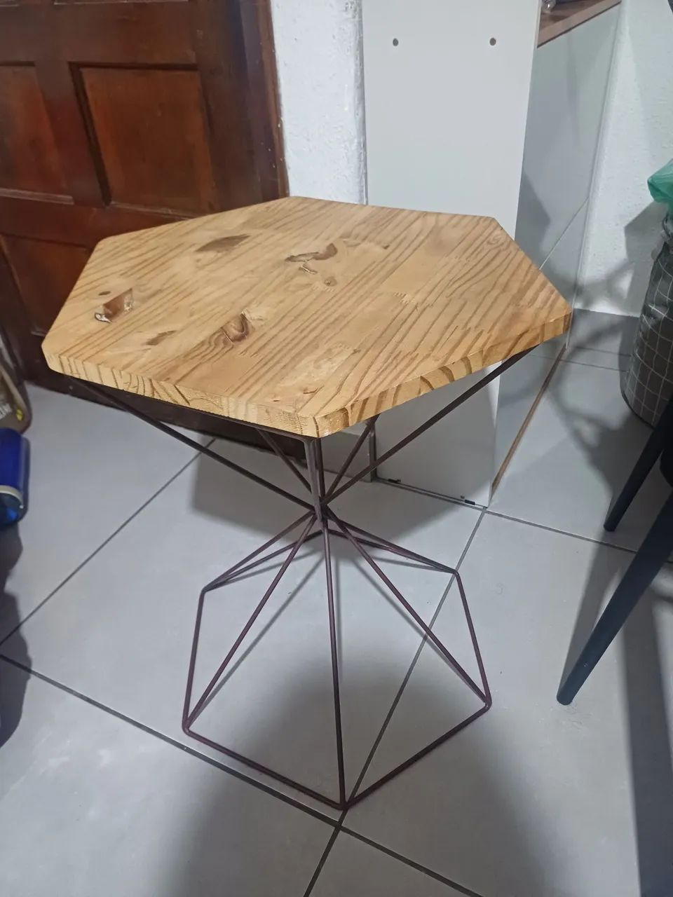 Mesa lateral hexagonal - Foto 4