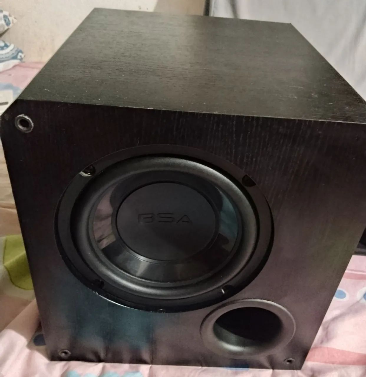 subwoofer ativo da marca BSA, modelo W8. Oi