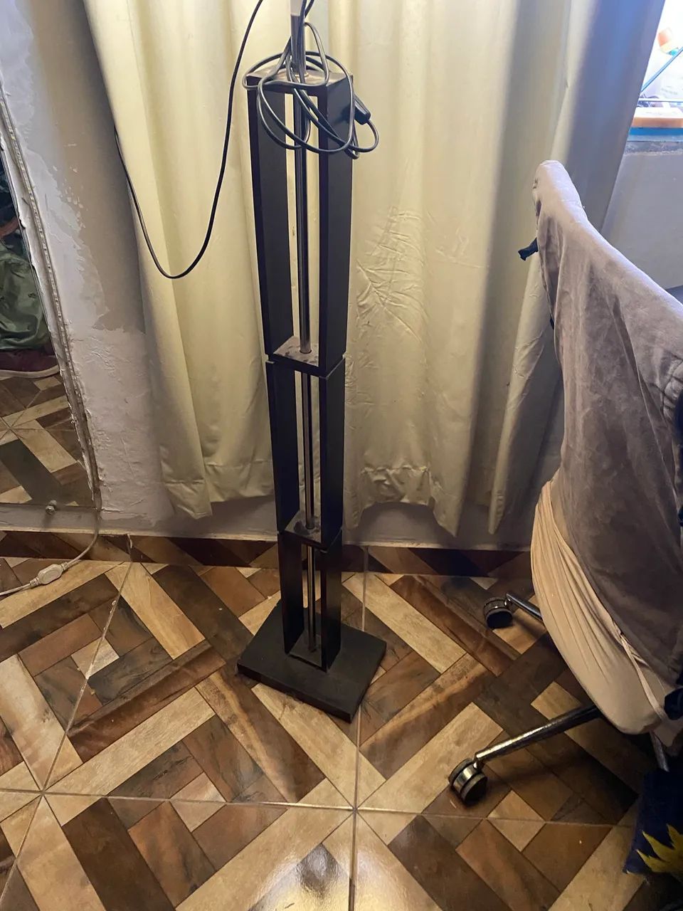 Abajur rústico de piso - Foto 2