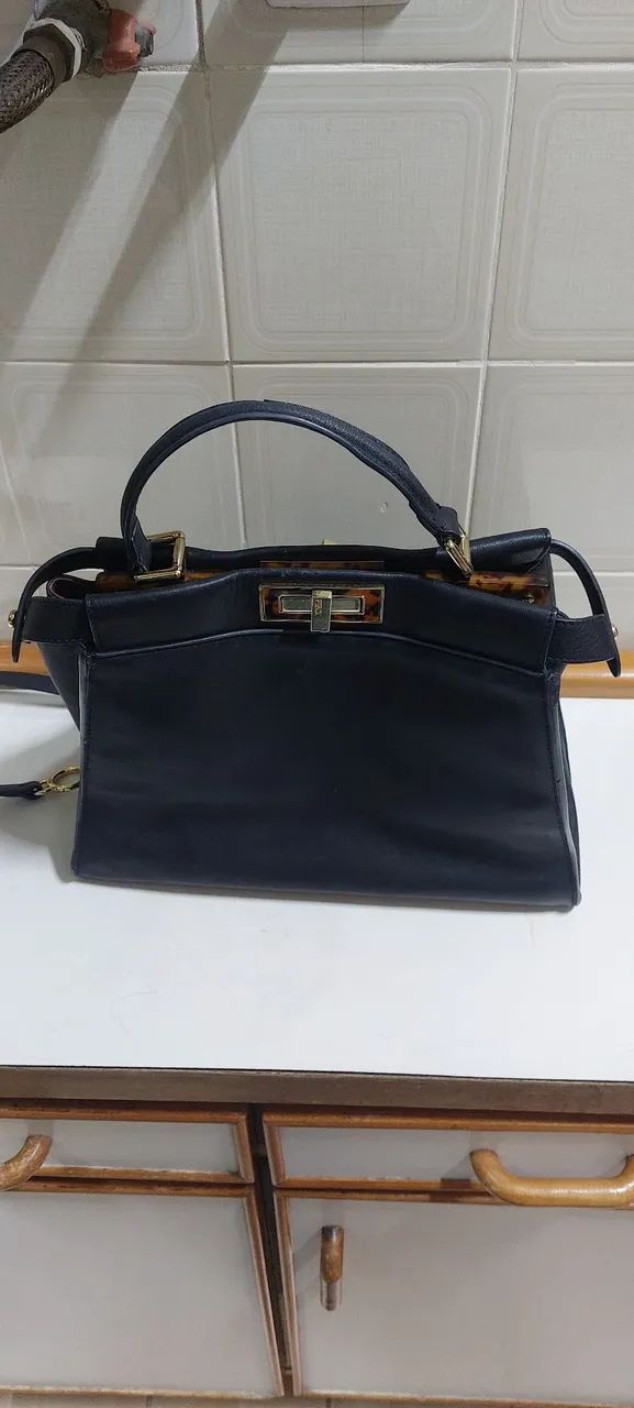 Bolsa dupe Fendi em couro legítimo 