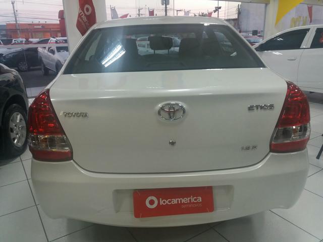 Toyota Etios sedan 1.5 2017 - Foto 3