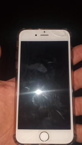 Vendo iPhone 6 com a tela trincada
