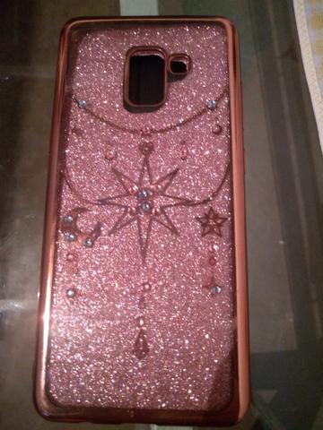 Capinha rosa e brilhosa para celular