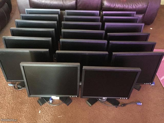 Monitores de 15", 17", 19", 23" de modelos variados e valores excelentes V6 Informática!