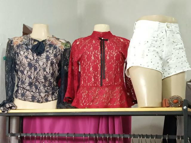 100 peças de roupas usada e novas para revenda - Foto 6