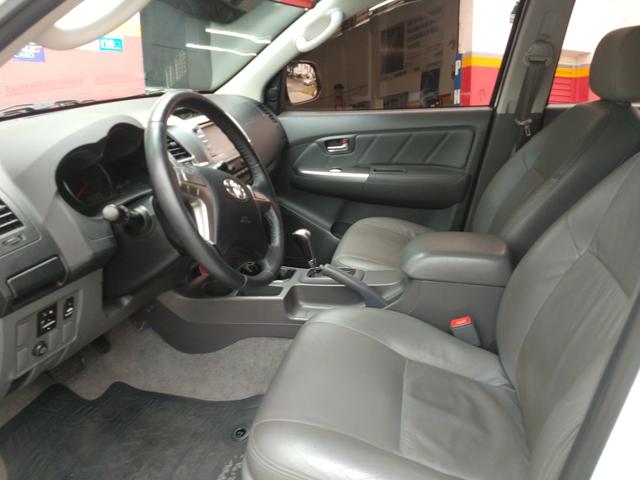 Hilux Srv flex ano 2014 automático - Foto 9