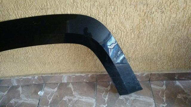 Moldura de vão de roda traseira direita Vw Amarok - Foto 3