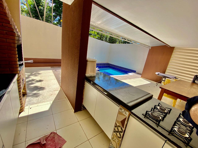 Casa com 4/4 , piscina com espaço gourmet, varanda