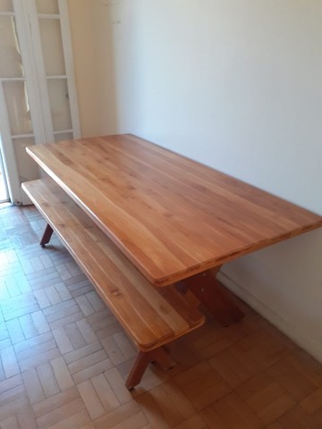 Vendo mesa de madeira com 01 banco - 8 lugares (excelente estado) - pra retirar