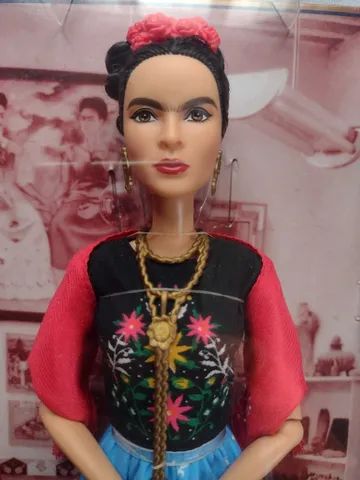 Barbie Frida Kahlo Inspiring Women - Foto 3