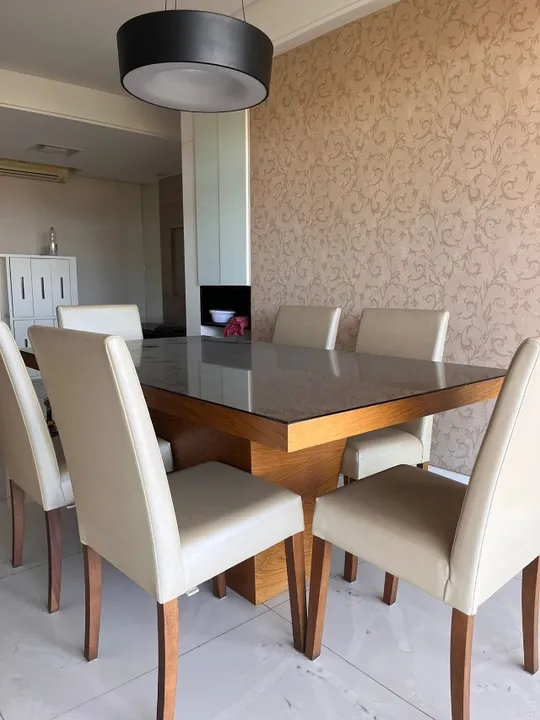 Mesa de jantar com 6 cadeiras 