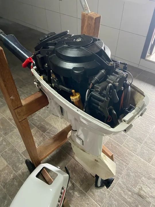 Motor de popa Johnson 2 tempos + MotorGuide + Tanque de Combustível - Foto 11