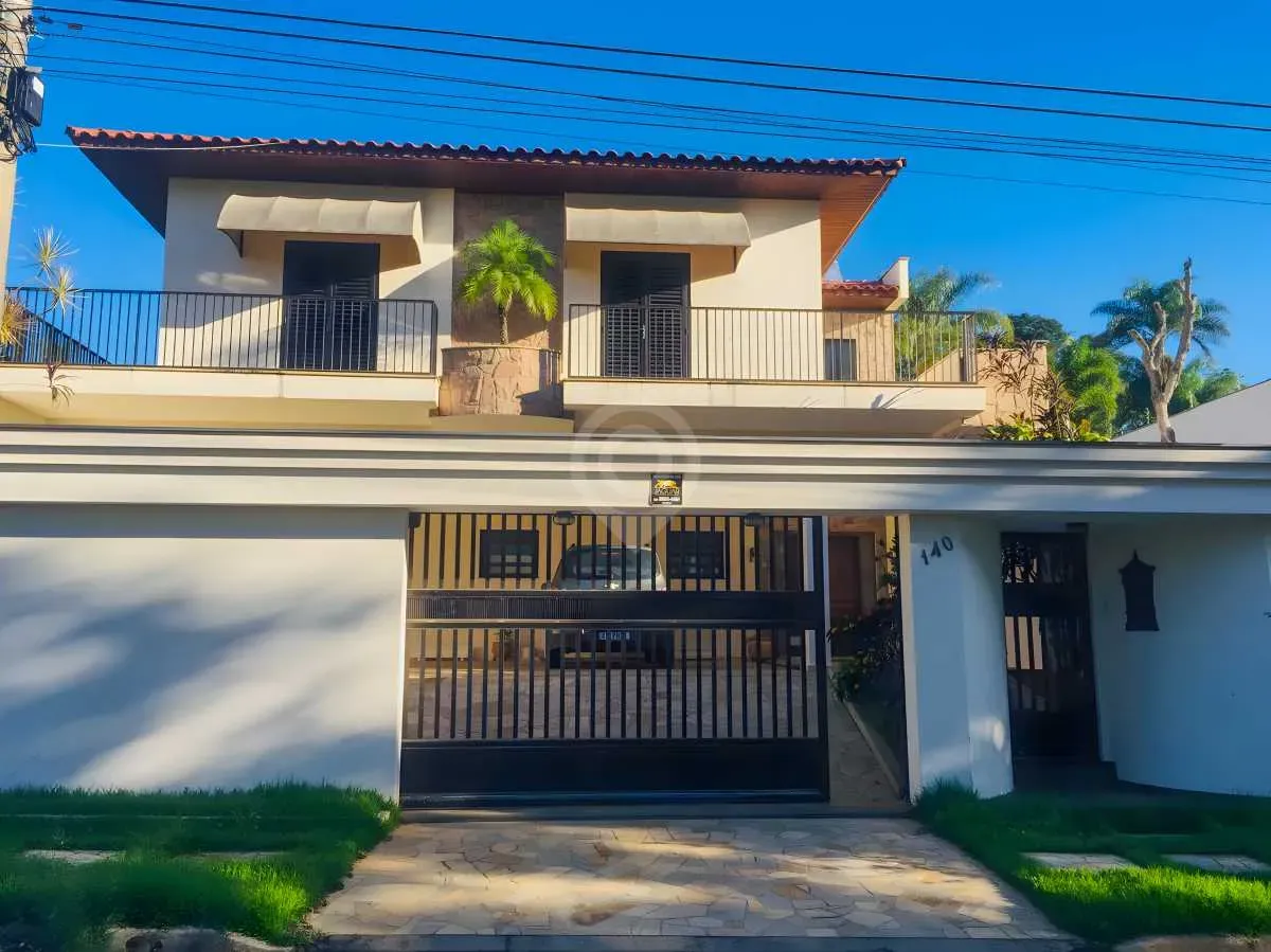 Casa de rua - / Residencial / Jardim Santa Rosa