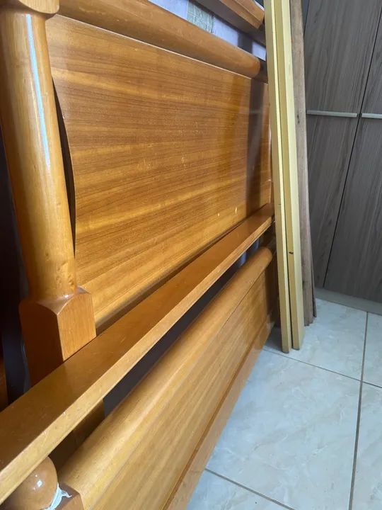 Cama de madeira casal com colchão  - Foto 2