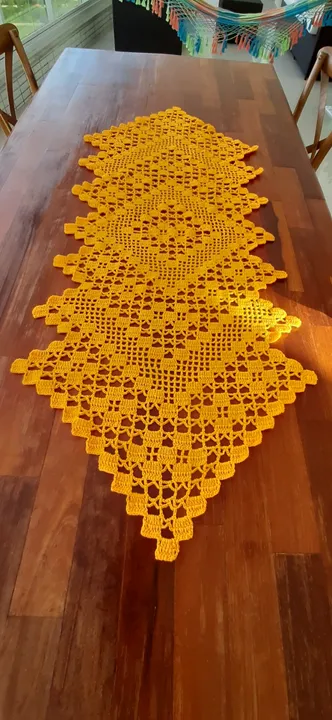 trilho de mesa em croche, tamanho e cor a sua escolha. faço por encomenda.