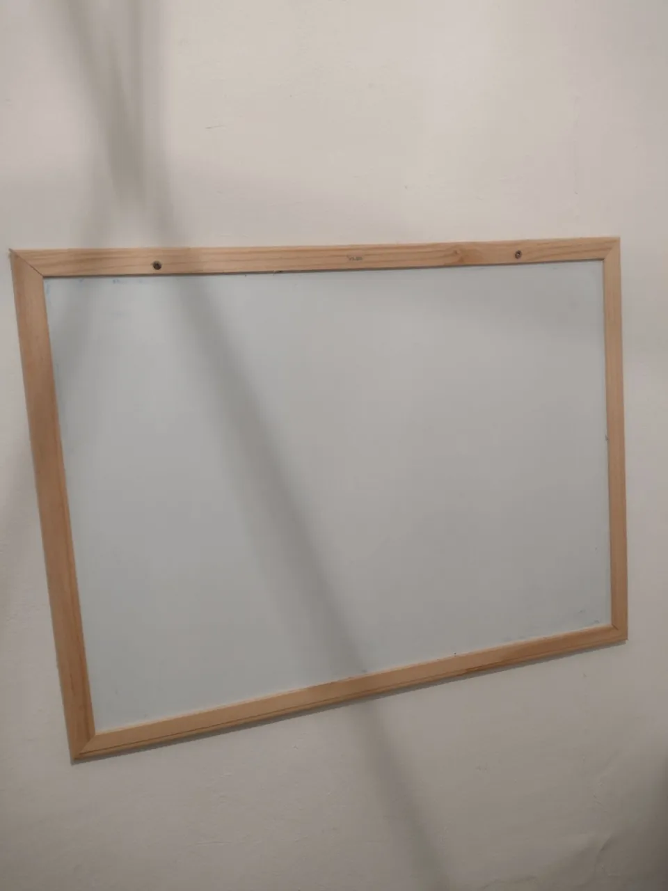 Quadro branco com moldura de madeira