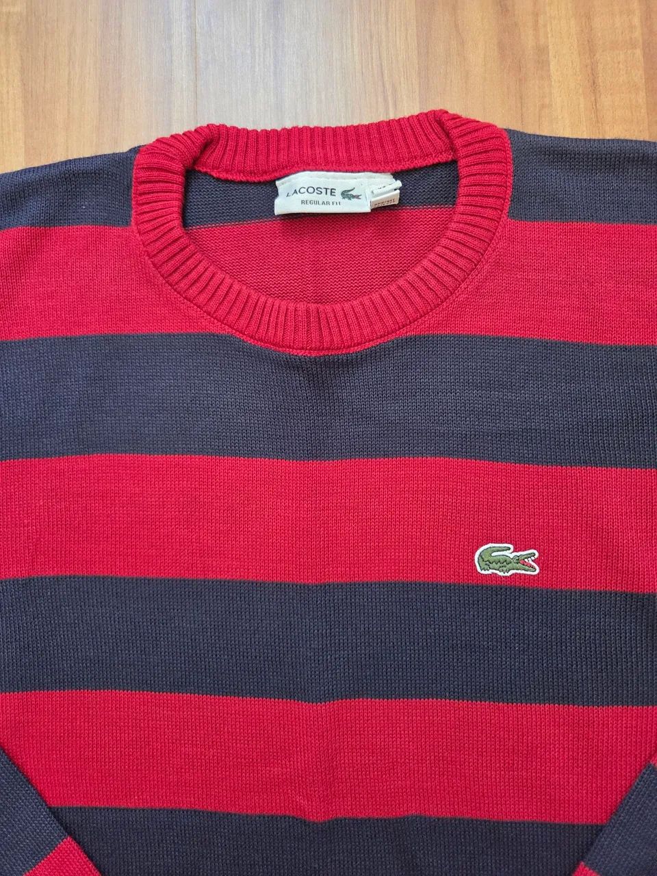 Suéter Lacoste Listrado Vermelho e Azul Marinho - Foto 3
