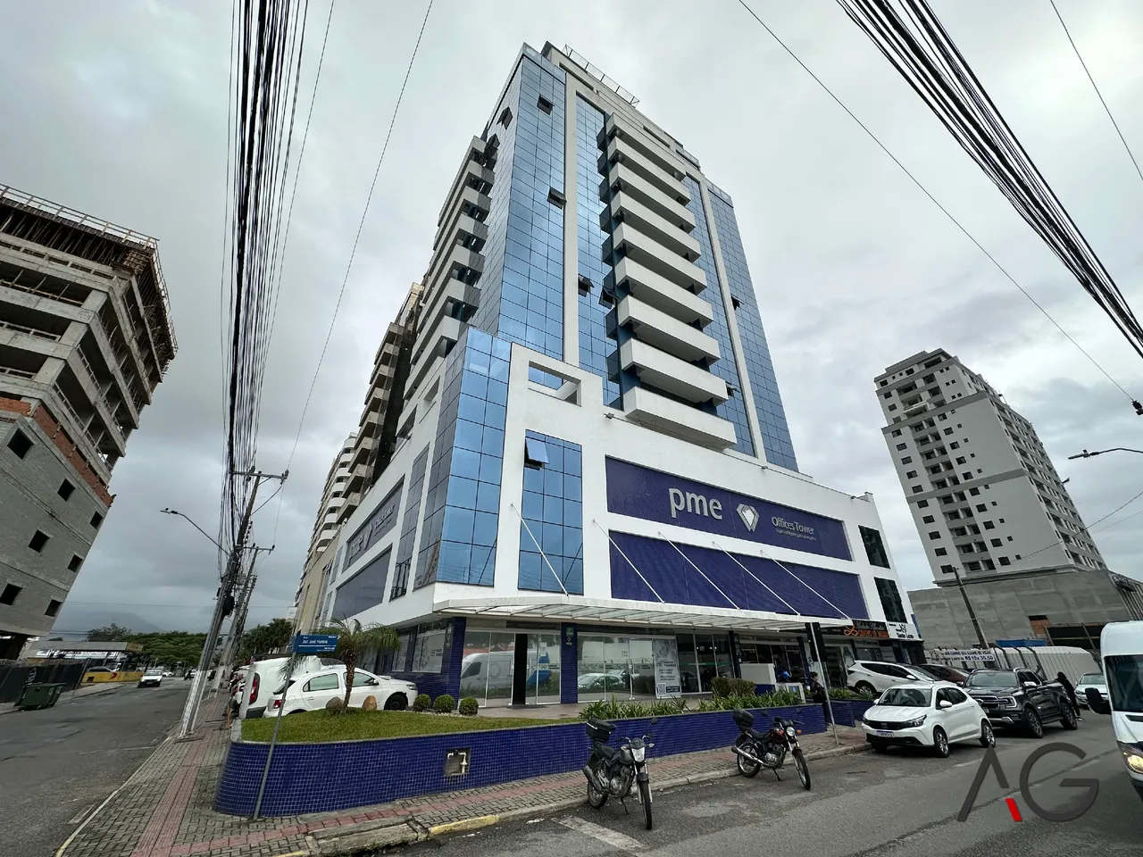 Sala comercial mobiliada para aluguel possui 28 m² em Pagani - Palhoça - SC