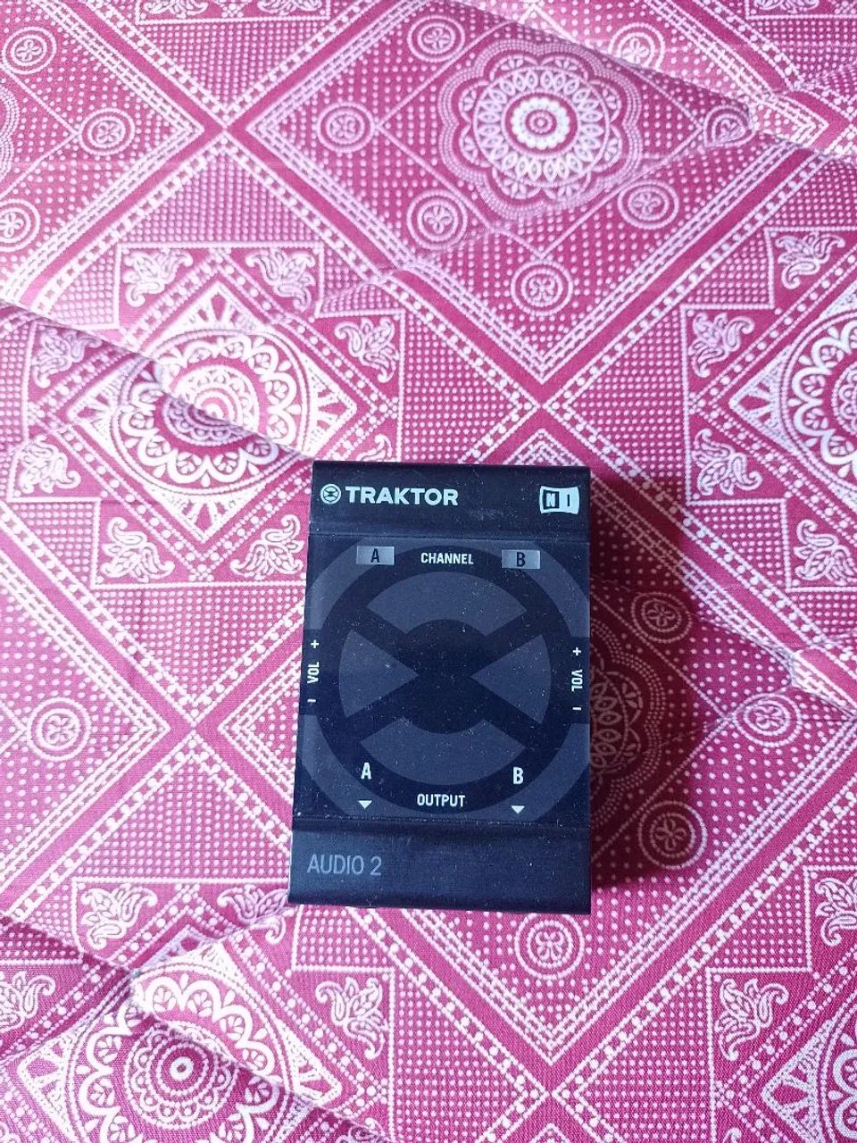 Mesa de DJ Traktor Kontrol X1 e Kontrol F1 e Traktor audio 2 + bag - Foto 3