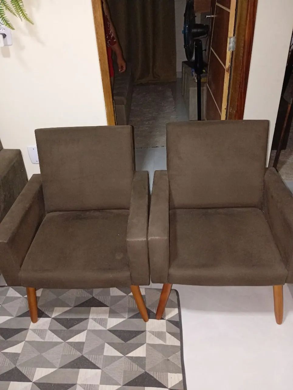 Vende-se duas poltronas64352545632001121