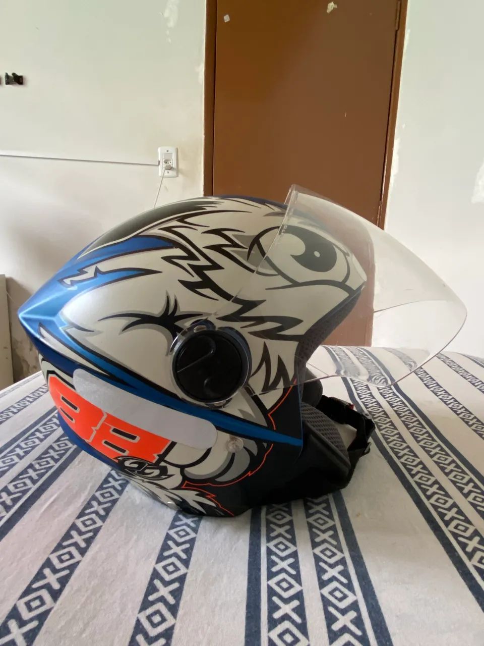 Mesa 100$ capacete 40$  - Foto 5