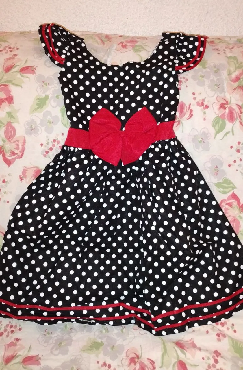 Vestido Luxinho - Preto com Bolinhas Brancas ?
