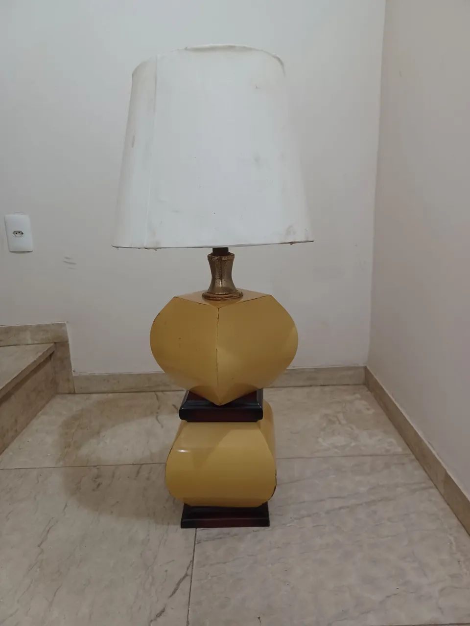 Abajur antigo de madeira.99,00 - Foto 5