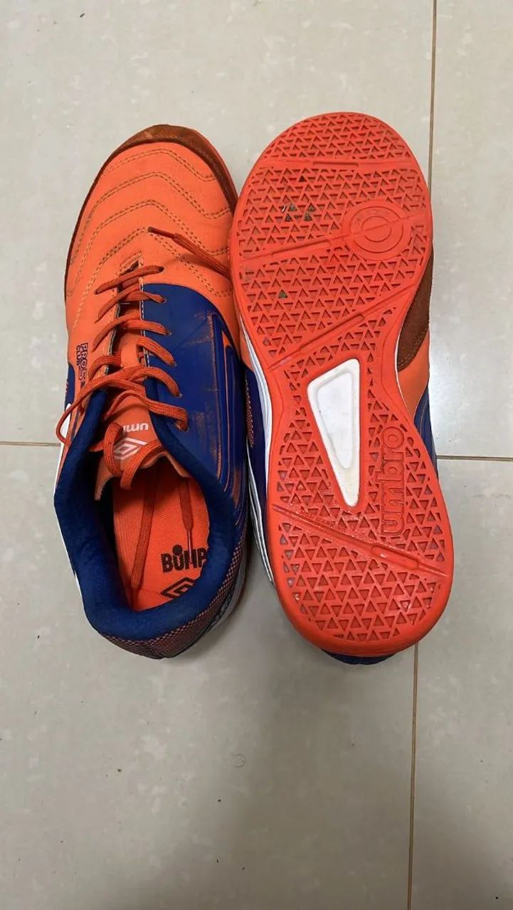 Chuteira futsal tamanho 46 seminova  - Foto 4