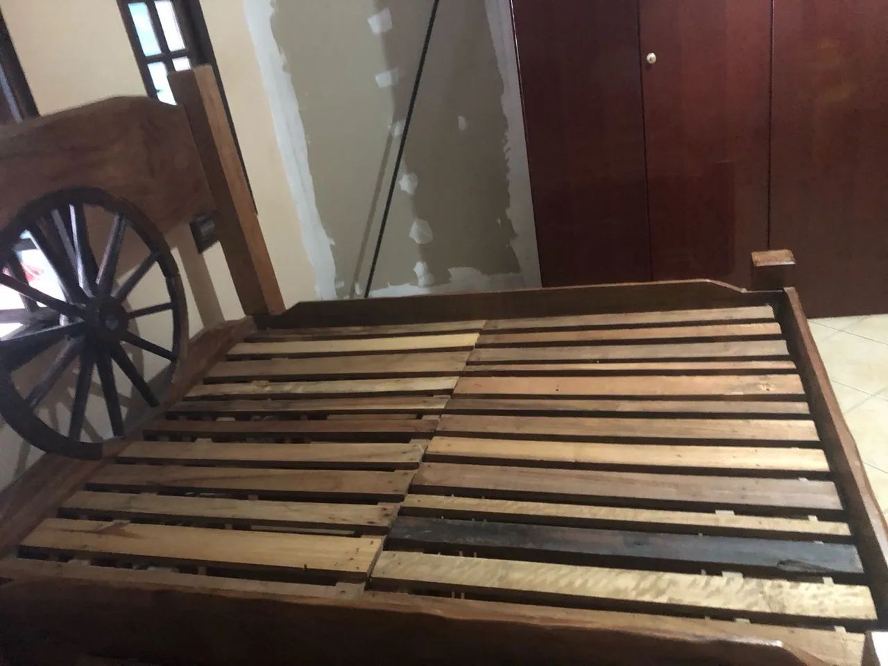 Cama de Madeira Maciça com Cabeceira  - Foto 3
